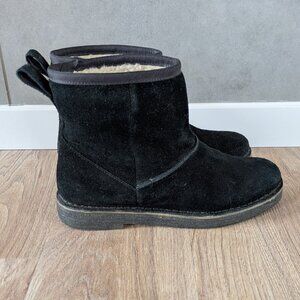 CLARKS Womens 7.5M Suede Sherpa Lined Pull On Black Ankle Bootie